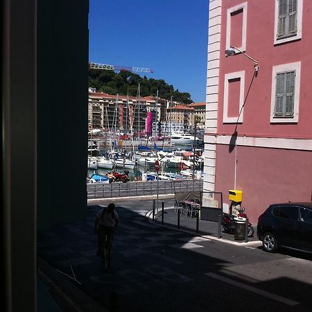 Le Neptune Nice Rum bild